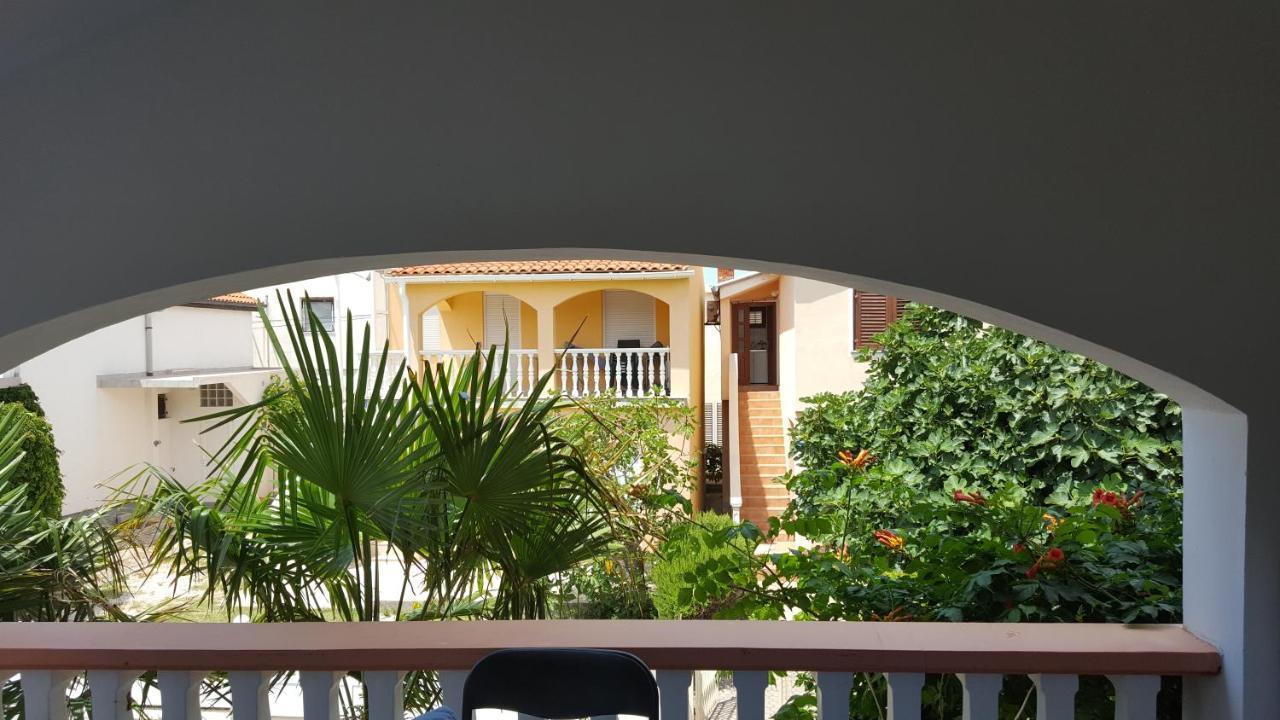 Apartments Kore Vir Εξωτερικό φωτογραφία