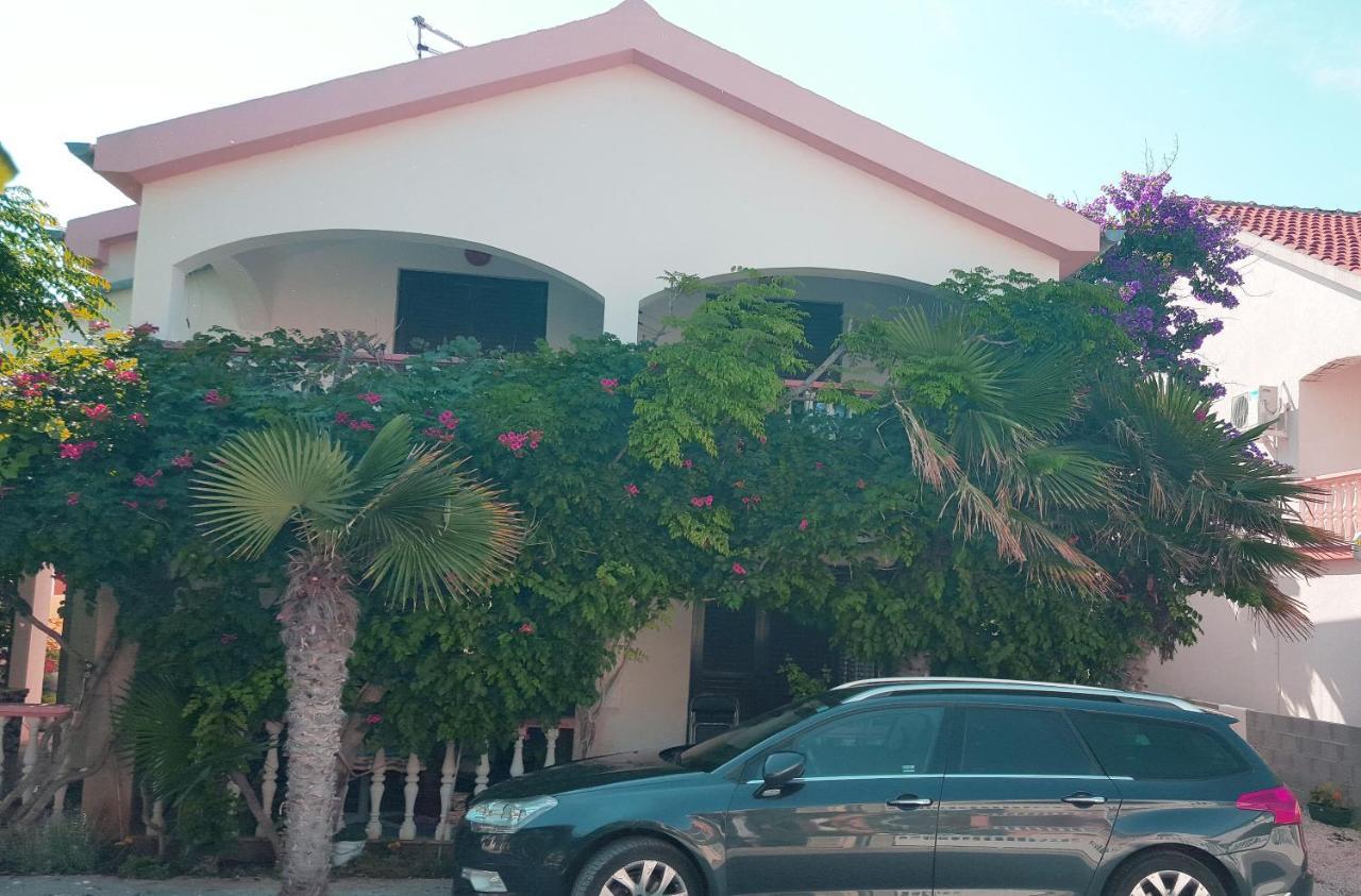 Apartments Kore Vir Εξωτερικό φωτογραφία