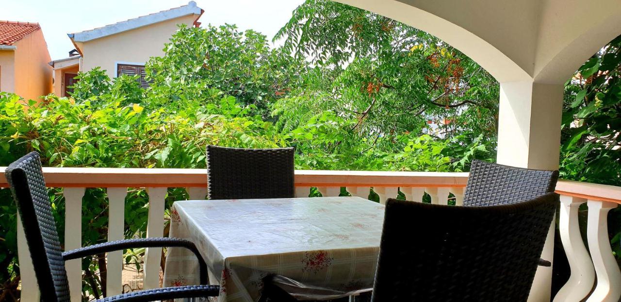 Apartments Kore Vir Εξωτερικό φωτογραφία