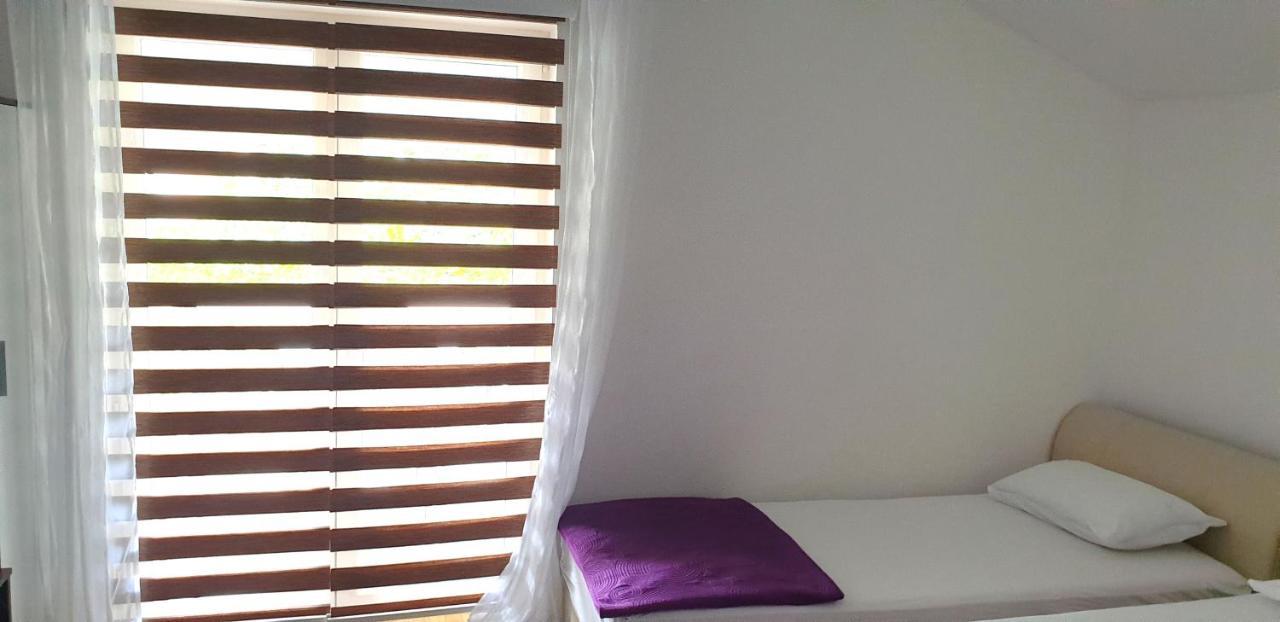 Apartments Kore Vir Εξωτερικό φωτογραφία