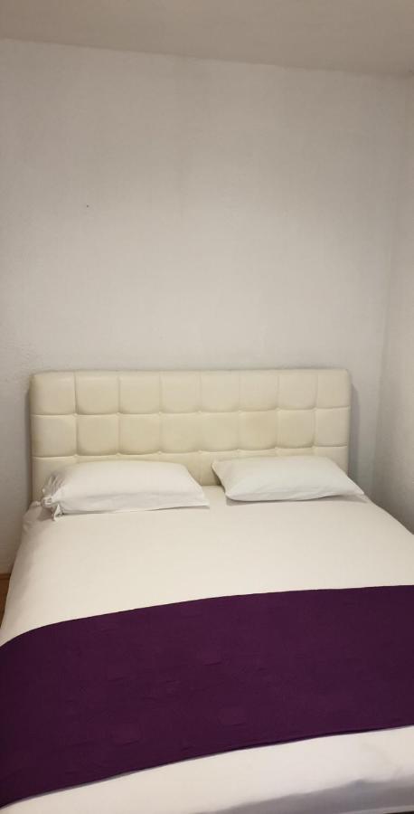 Apartments Kore Vir Εξωτερικό φωτογραφία