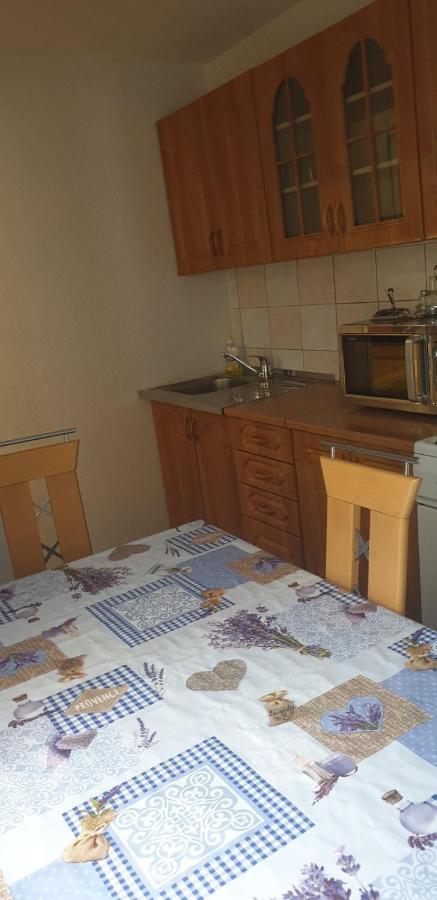 Apartments Kore Vir Εξωτερικό φωτογραφία