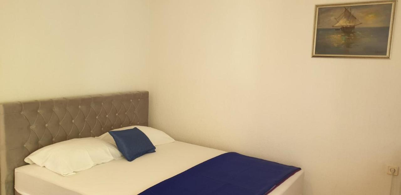 Apartments Kore Vir Εξωτερικό φωτογραφία