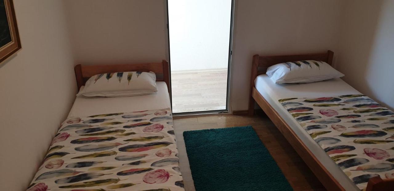Apartments Kore Vir Εξωτερικό φωτογραφία