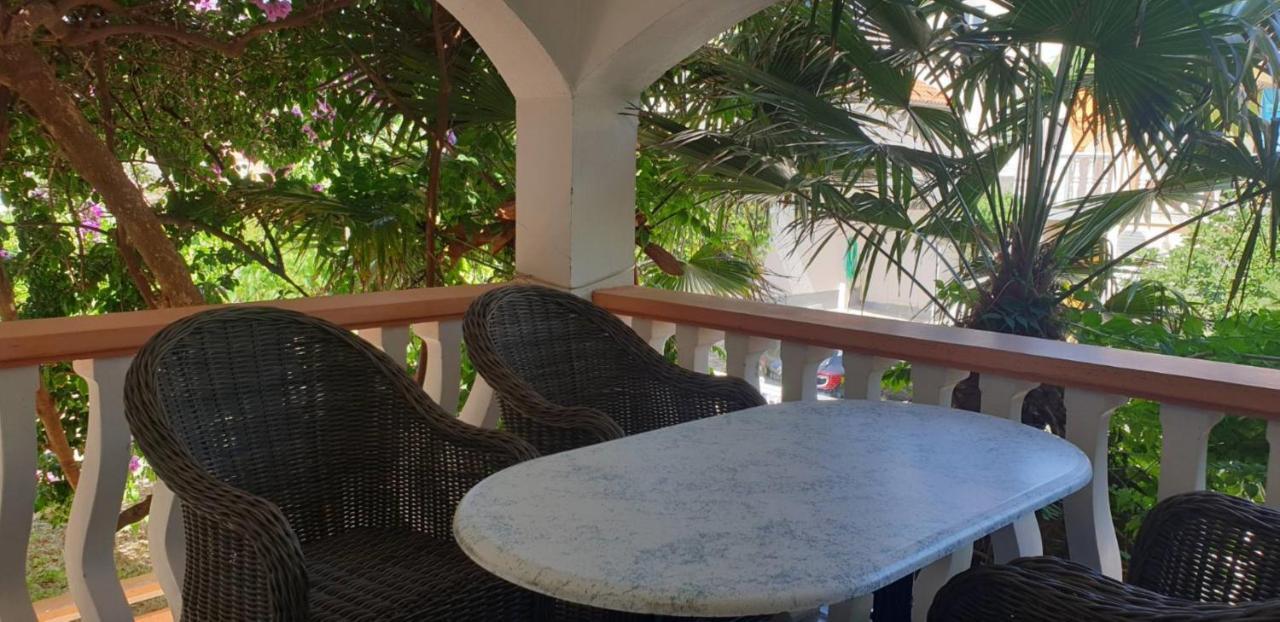 Apartments Kore Vir Εξωτερικό φωτογραφία